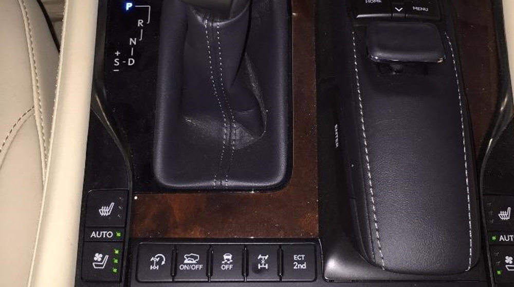 Ảnh chi tiết Lexus LX570 2016 tại Việt Nam Lexus LX570 2016 (2).jpg