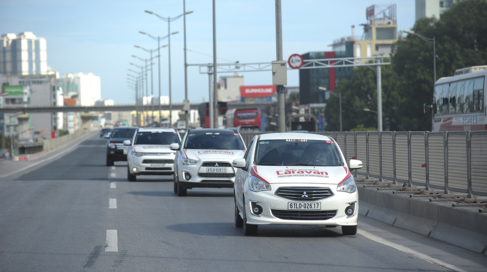 Xe Mitsubishi tiết kiệm nhiên liệu hơn công bố của nhà sản xuất Mitsubishi_Caravan (1).jpg