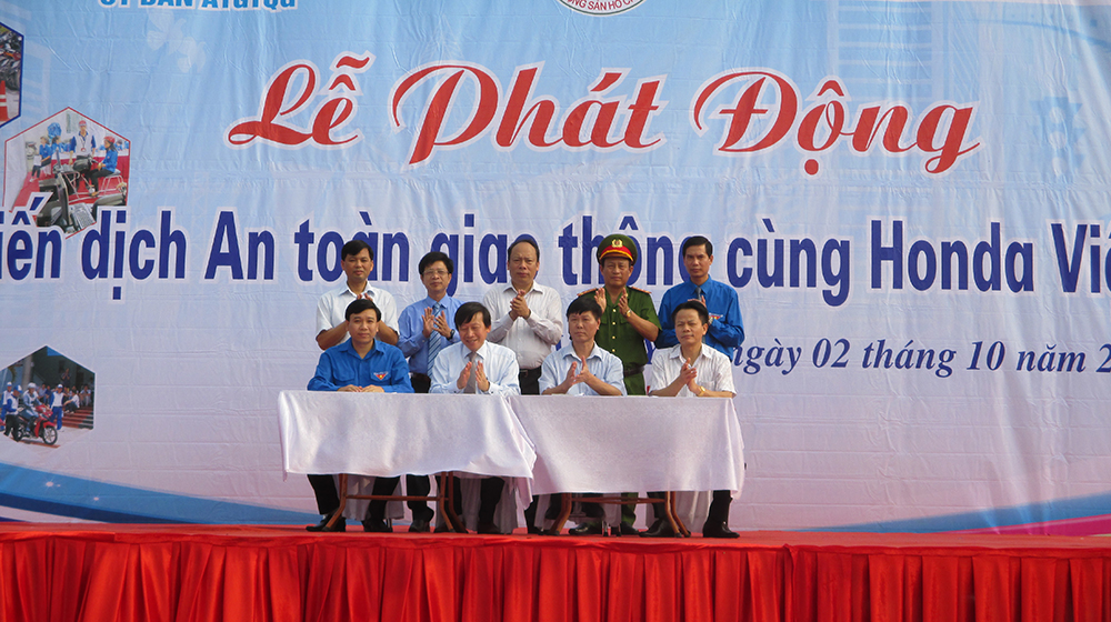 Honda tặng 2.200 mũ bảo hiểm hoc HS, SV tỉnh Vĩnh Phúc Honda_ATGT (3).JPG