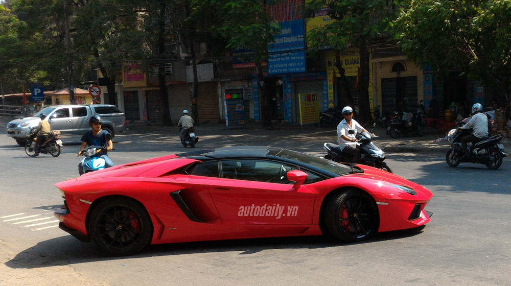 Video: Lamborghini Aventador Roadster 