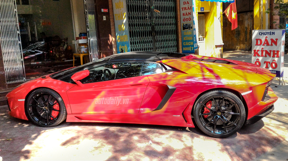 Video: Lamborghini Aventador Roadster 