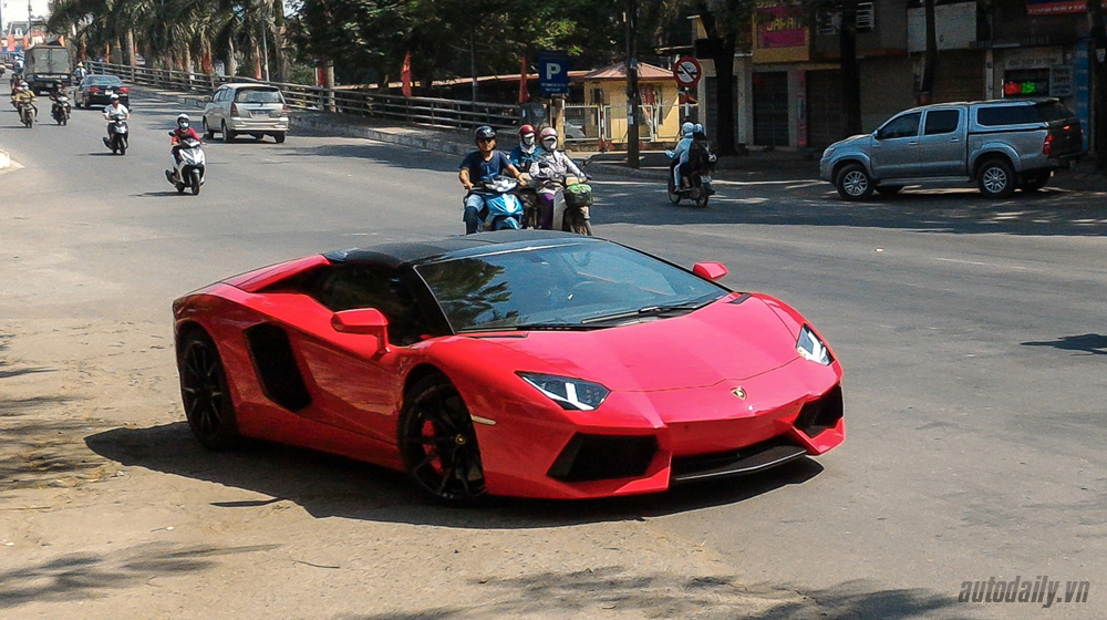 Video: Lamborghini Aventador Roadster 