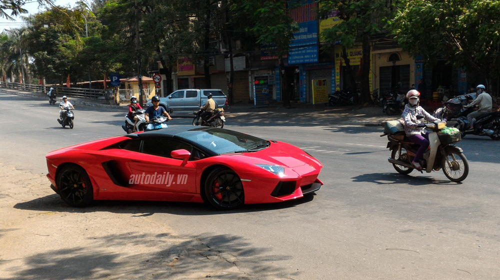 Video: Lamborghini Aventador Roadster 