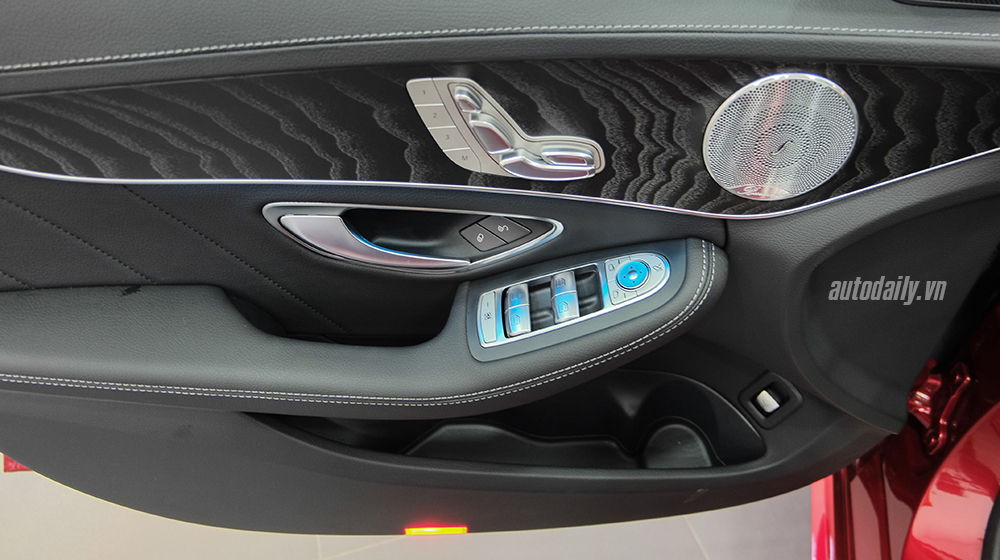 Ảnh chi tiết Mercedes C300 AMG 2015 tại Việt Nam Mercedes C300 AMG 2015 (14).jpg