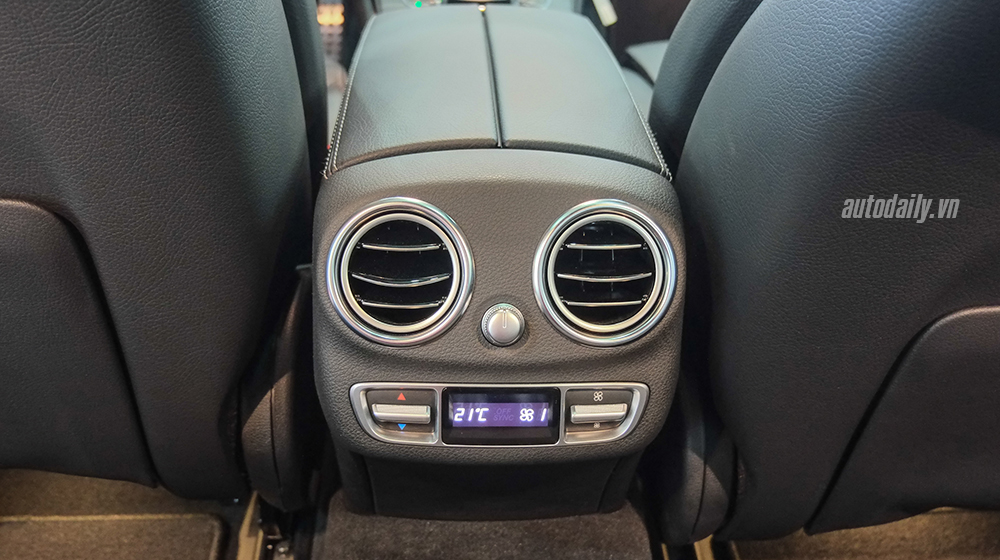 Ảnh chi tiết Mercedes C300 AMG 2015 tại Việt Nam Mercedes C300 AMG 2015 (19).jpg