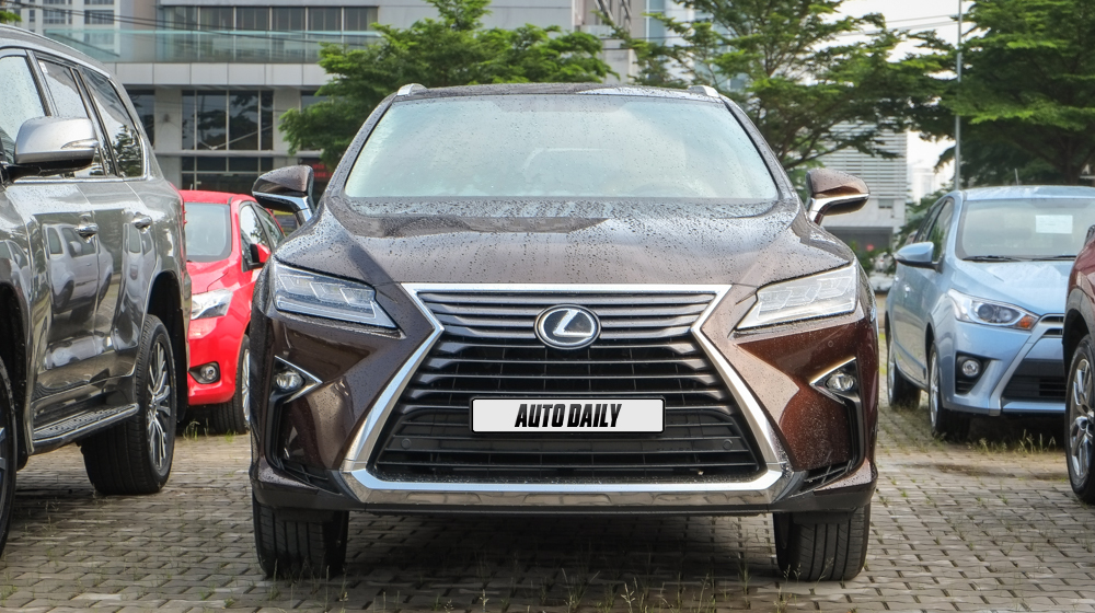 Soi kỹ cặp đôi 