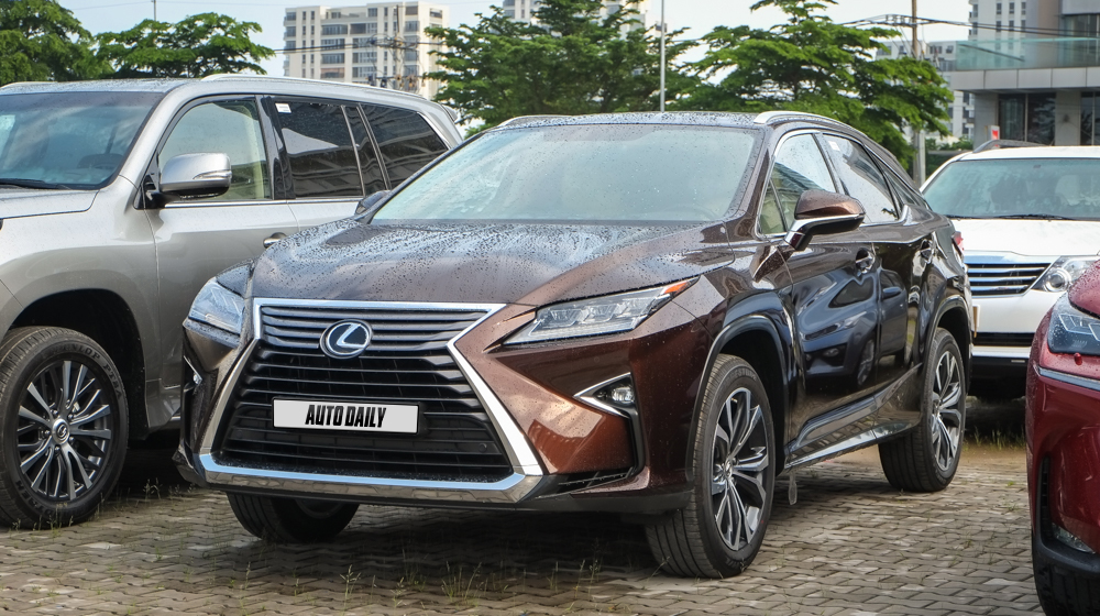 Soi kỹ cặp đôi 