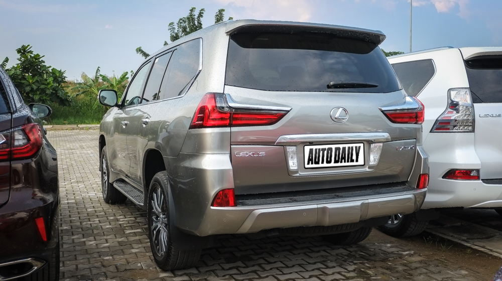 Soi kỹ cặp đôi 