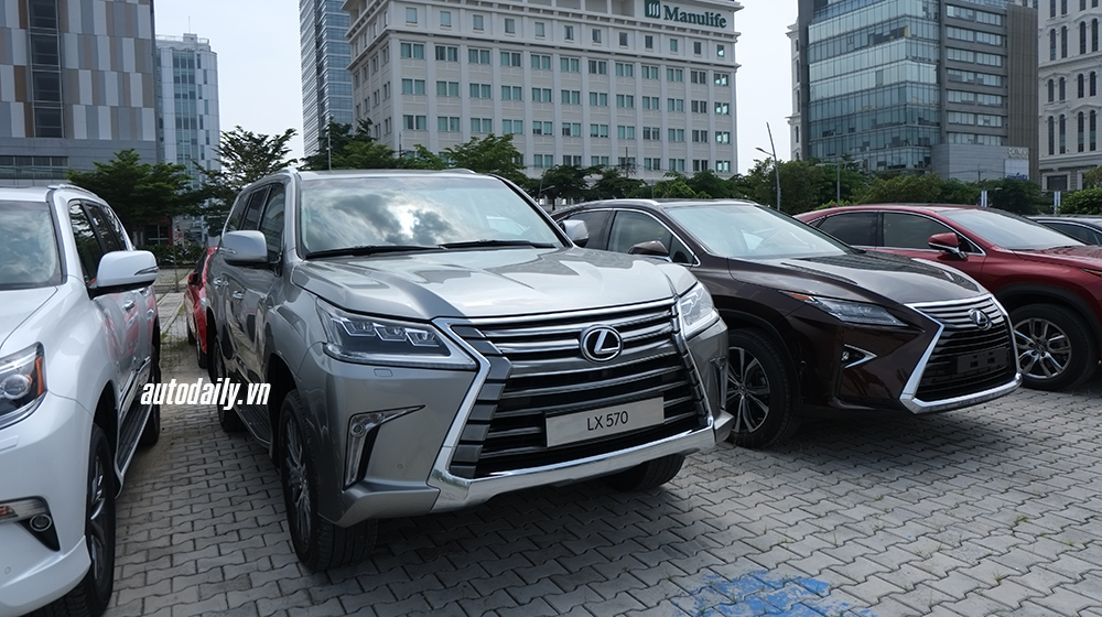 Lexus và Toyota bắt đầu đưa xe đến Triển lãm Ôtô Việt Nam 2015 VMS_2015_Lexus_Toyota (1).JPG