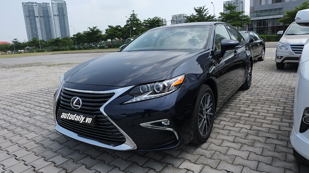 Lexus và Toyota bắt đầu đưa xe đến Triển lãm Ôtô Việt Nam 2015 VMS_2015_Lexus_Toyota (11).JPG