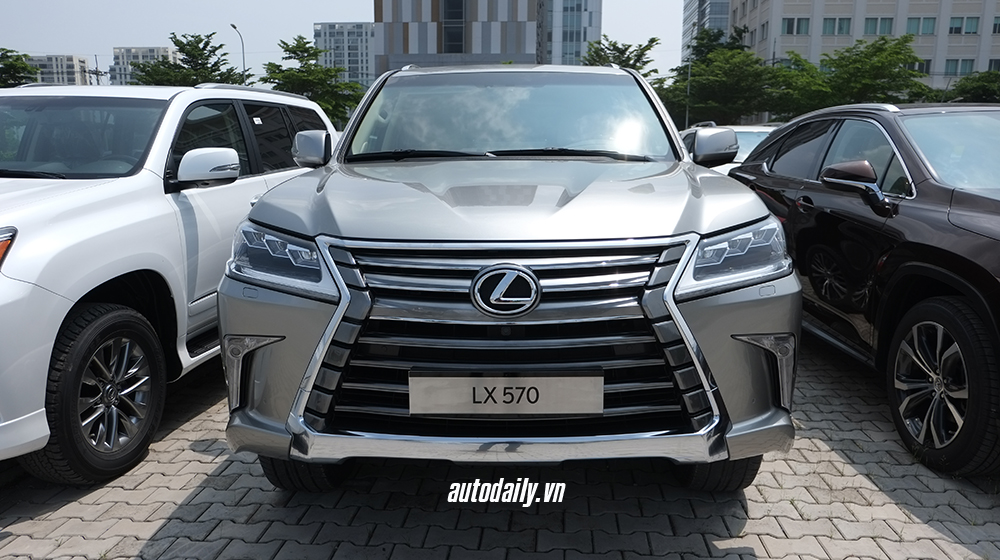 Lexus và Toyota bắt đầu đưa xe đến Triển lãm Ôtô Việt Nam 2015 VMS_2015_Lexus_Toyota (7).JPG