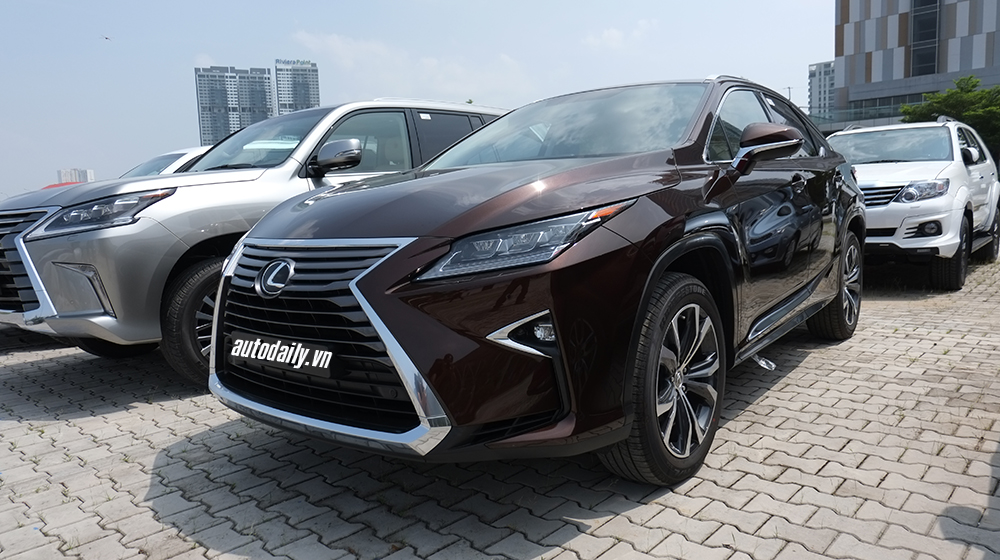 Lexus và Toyota bắt đầu đưa xe đến Triển lãm Ôtô Việt Nam 2015 VMS_2015_Lexus_Toyota (8).JPG