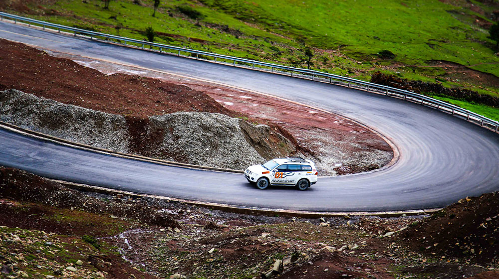 Đi Tây Tạng để tận hưởng hành trình hơn là đích đến mitsubishi-pajero-tay-tang (1).jpg