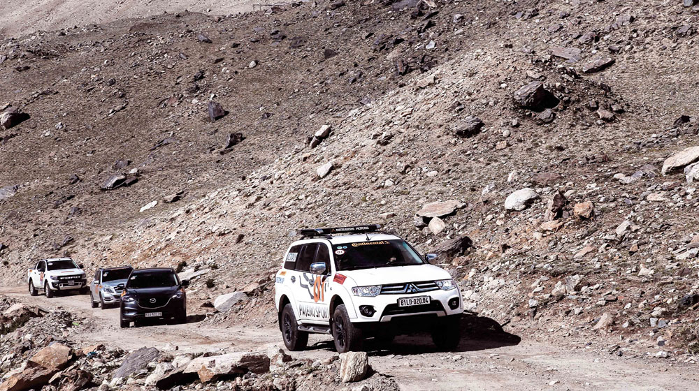 Đi Tây Tạng để tận hưởng hành trình hơn là đích đến mitsubishi-pajero-tay-tang (5).jpg