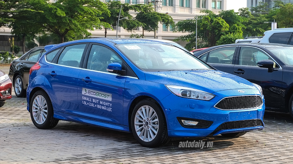 Cận cảnh dàn xe Ford trước ngày triển lãm VMS 2015 Ford (1).jpg