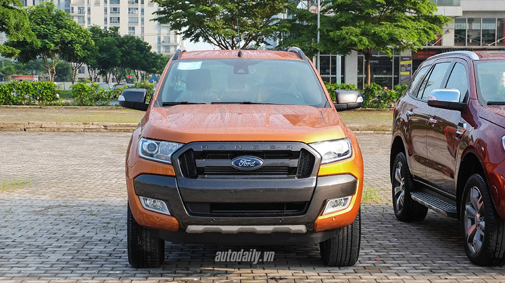 Cận cảnh dàn xe Ford trước ngày triển lãm VMS 2015 Ford (4).jpg