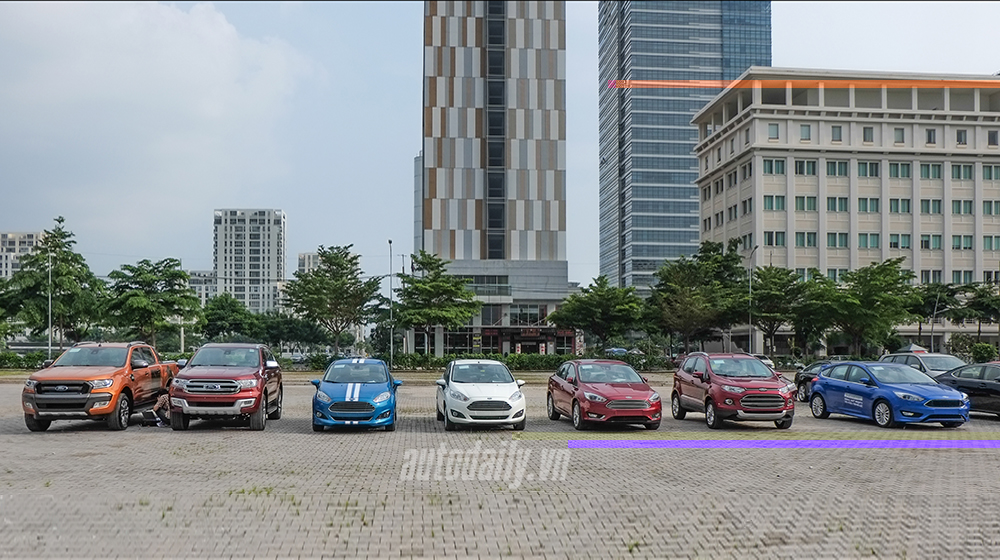 Cận cảnh dàn xe Ford trước ngày triển lãm VMS 2015 Ford (3).jpg