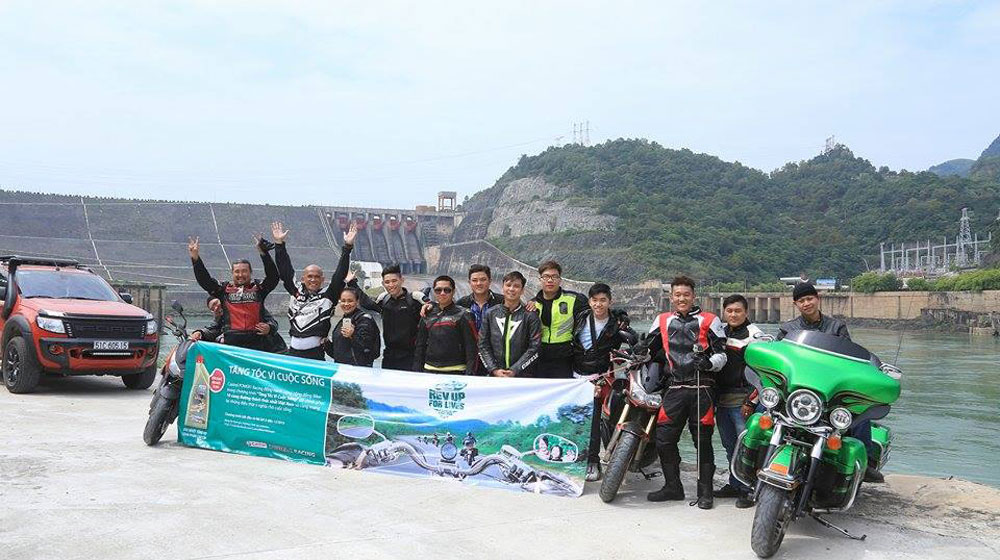 Nghệ thuật chăm xe khi đi phượt của Bikers Việt bikers-castrol (1).jpg