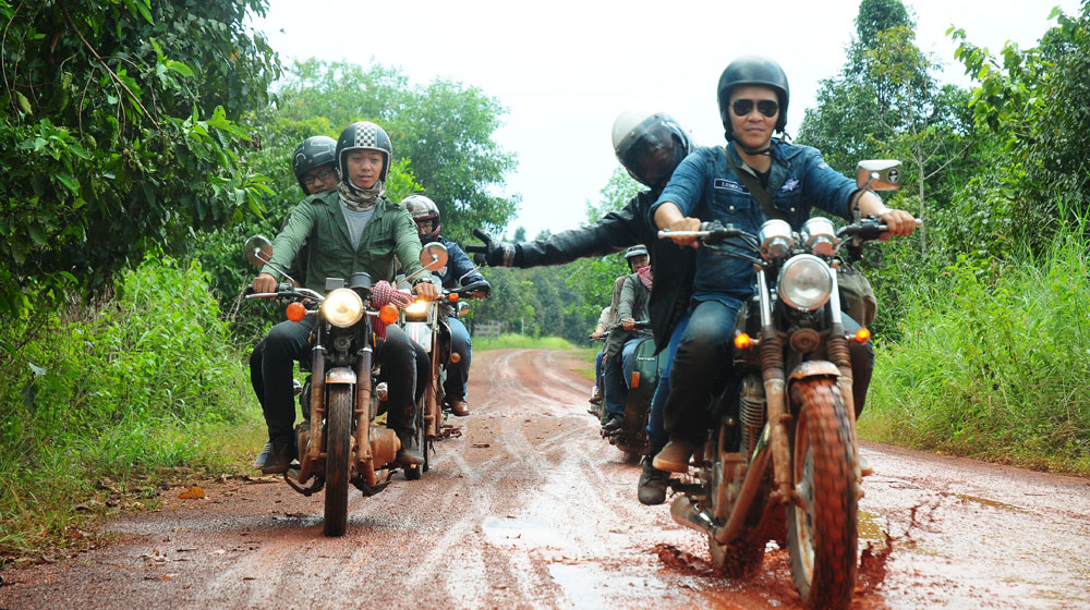 Nghệ thuật chăm xe khi đi phượt của Bikers Việt bikers-castrol (4).jpg