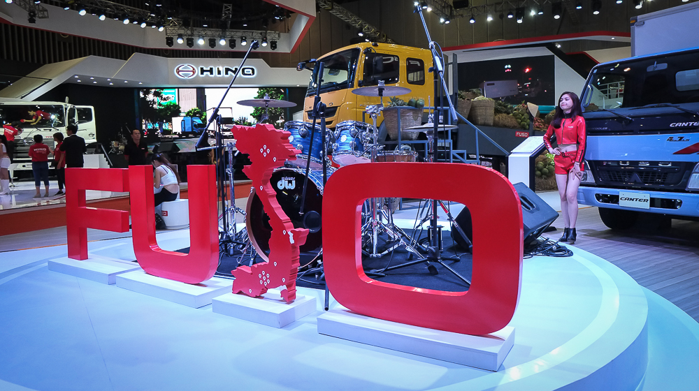 Nét độc đáo của gian hàng FUSO tại VMS 2015 FUSO (9).jpg