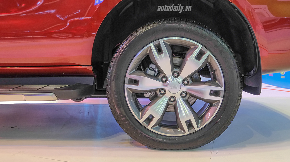 Ảnh chi tiết Ford Everest 2015 tại VMS 2015 ford everest 2015 (8).jpg
