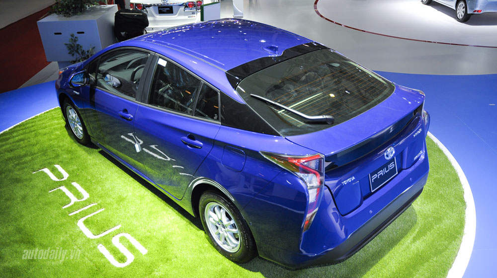Toyota Prius 2016 siêu tiết kiệm nhiên liệu đến Việt Nam Prius_10.jpg