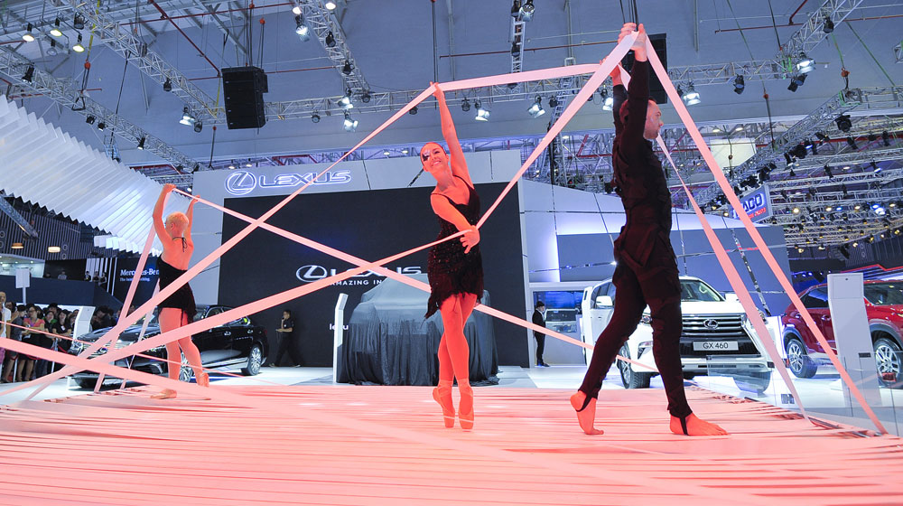 Xe sang Lexus “hút khách” tại Triển lãm Ôtô Việt Nam 2015 Lexus-Vama-2015-(12).jpg