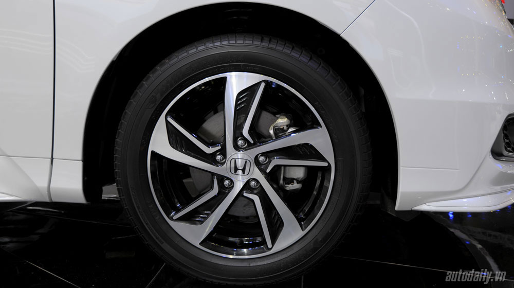 Ảnh chi tiết Honda Odyssey honda-odyssey-vms-2015 (6).jpg