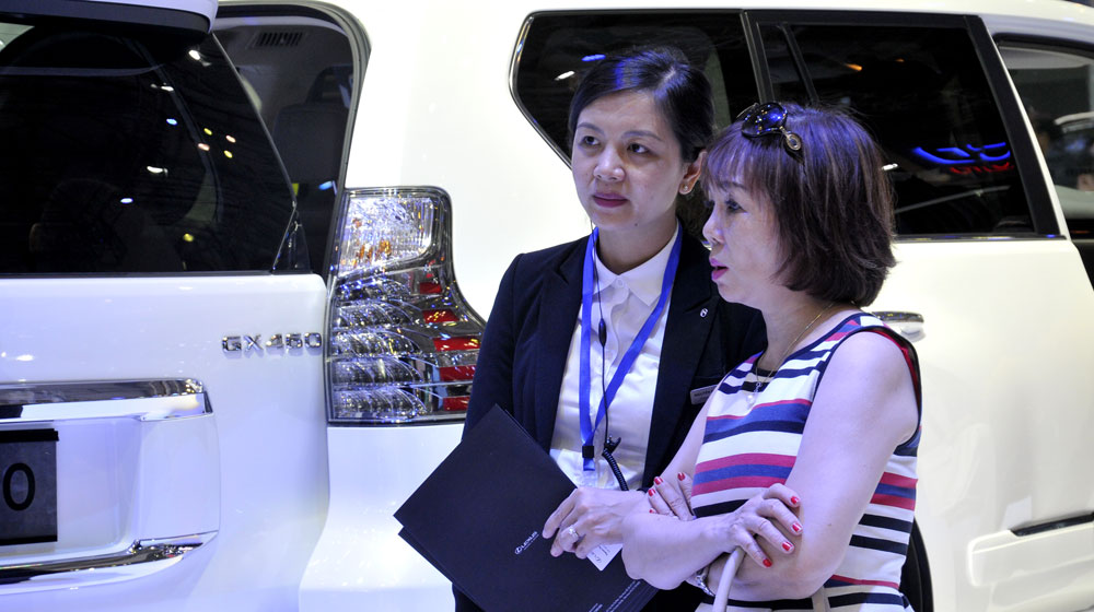 Xe sang Lexus “hút khách” tại Triển lãm Ôtô Việt Nam 2015 lexus-vms-2015 (3).jpg