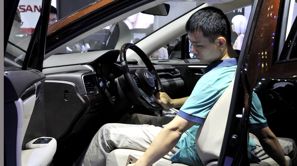 Xe sang Lexus “hút khách” tại Triển lãm Ôtô Việt Nam 2015 lexus-vms-2015 (4).jpg