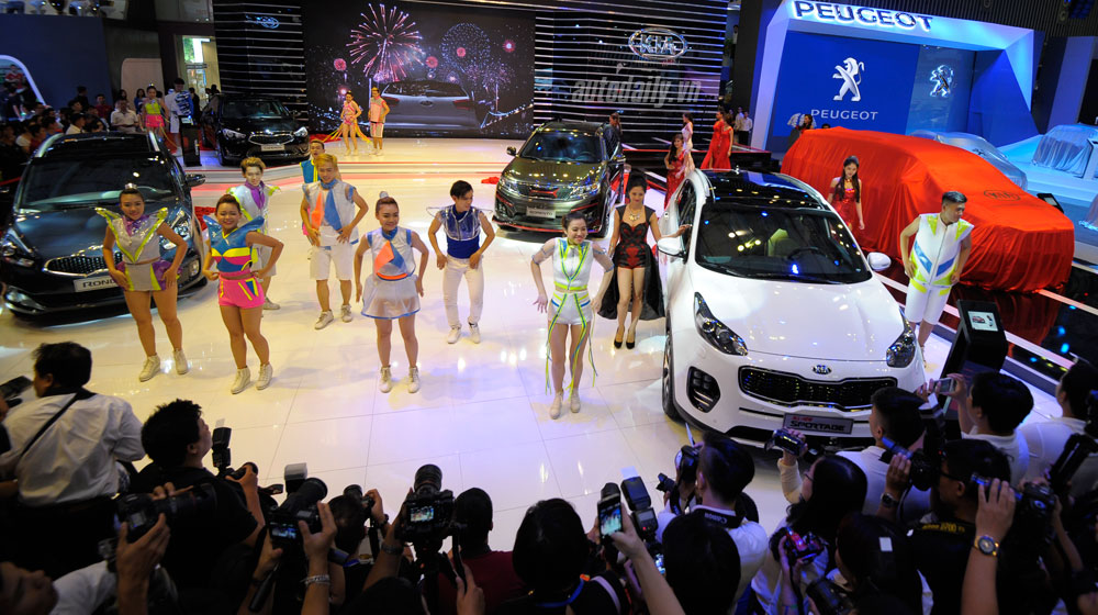 Hãng xe nội Trường Hải gây “choáng” tại VMS 2015 Kia_VMS2015 (2).jpg