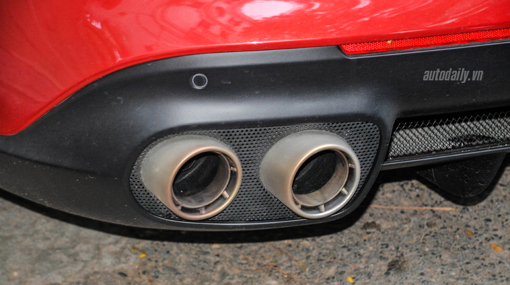 Chạm mặt “siêu ngựa” Ferrari F12 Berlinetta đầu tiên tại Hà Nội Ferrari F12  Berlinetta (15).jpg