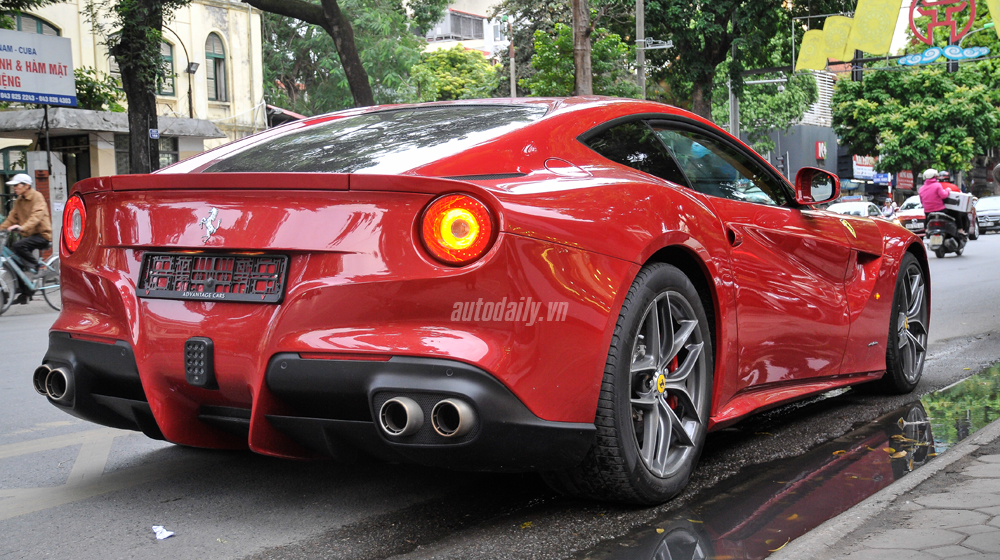 Chạm mặt “siêu ngựa” Ferrari F12 Berlinetta đầu tiên tại Hà Nội Ferrari F12  Berlinetta (9).jpg