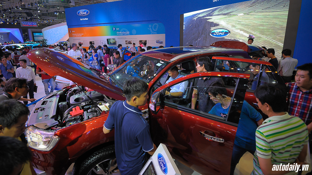 Gần 2.500 xe được đặt hàng và bán ra trong 5 ngày triển lãm VMS_2015 (2).jpg
