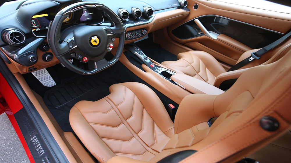 Chạm mặt “siêu ngựa” Ferrari F12 Berlinetta đầu tiên tại Hà Nội ferrari-f12-berlinetta-interior copy.jpg