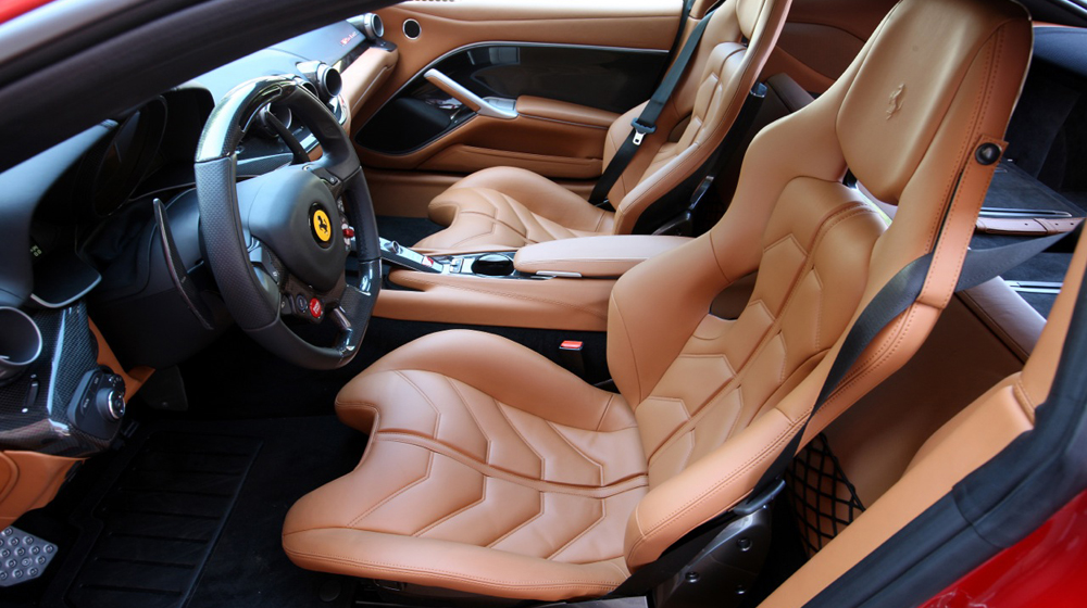 Chạm mặt “siêu ngựa” Ferrari F12 Berlinetta đầu tiên tại Hà Nội ferrari-f12-berlinetta-interior-13 copy.jpg