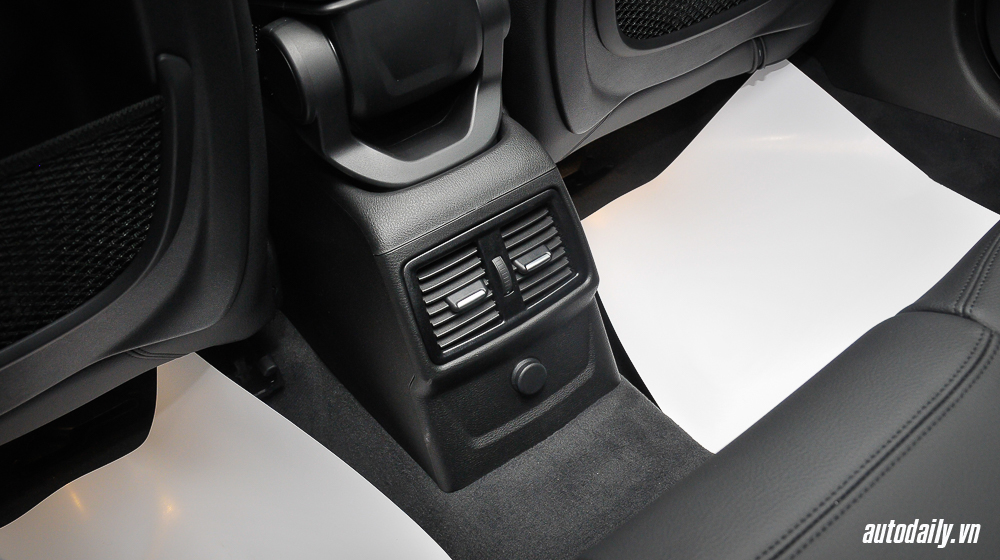 Xem ảnh chi tiết BMW X1 sDrive20i 2016 tại Việt Nam BMW_X1_2016 (11).jpg