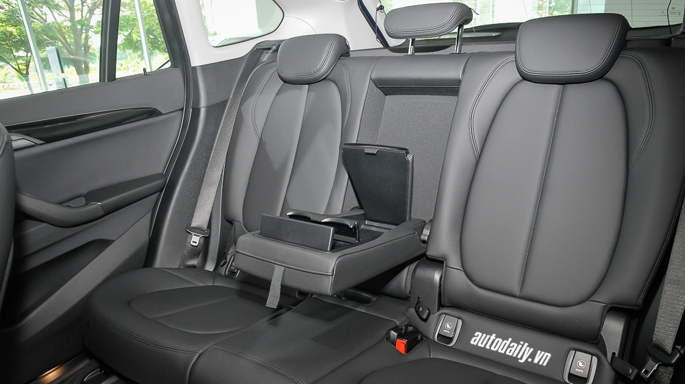 Xem ảnh chi tiết BMW X1 sDrive20i 2016 tại Việt Nam BMW_X1_2016 (12).jpg