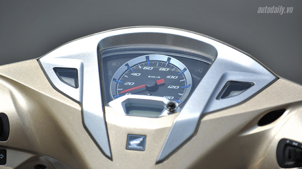 Honda Lead vs Yamaha Acruzo: 