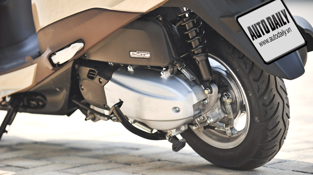 Honda Lead vs Yamaha Acruzo: 