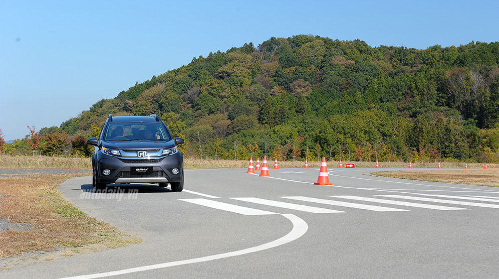 Đánh giá ban đầu về Honda BR-V: Crossover đầy hứa hẹn honda-br-v-crossover-autodaily-(11).jpg