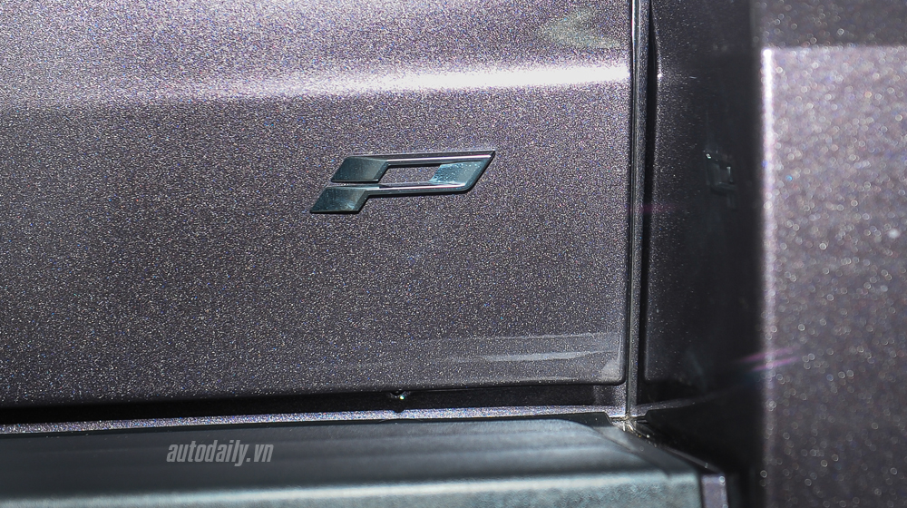 Soi kỹ “khủng long Mỹ” Cadillac Escalade Platinum 2015 tại Hà Nội Cadillac Escalade 2015 (10).jpg