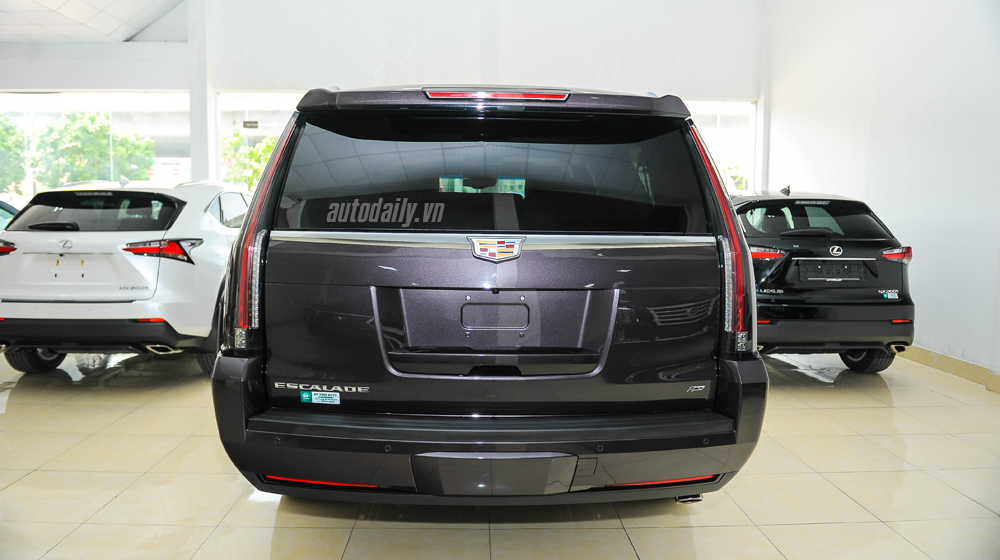Soi kỹ “khủng long Mỹ” Cadillac Escalade Platinum 2015 tại Hà Nội Cadillac Escalade 2015 (14).jpg