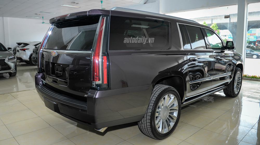 Soi kỹ “khủng long Mỹ” Cadillac Escalade Platinum 2015 tại Hà Nội Cadillac Escalade 2015 (8).jpg