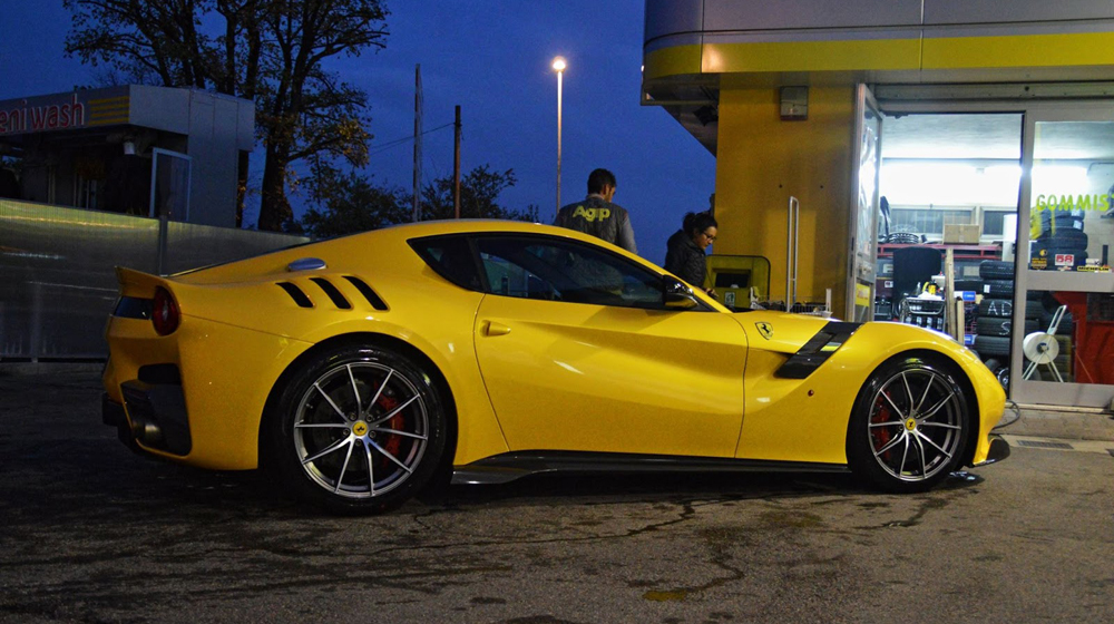 “Hàng thửa” Ferrari F12tdf lần đầu xuống phố Ferrari F12tdf (3).jpg