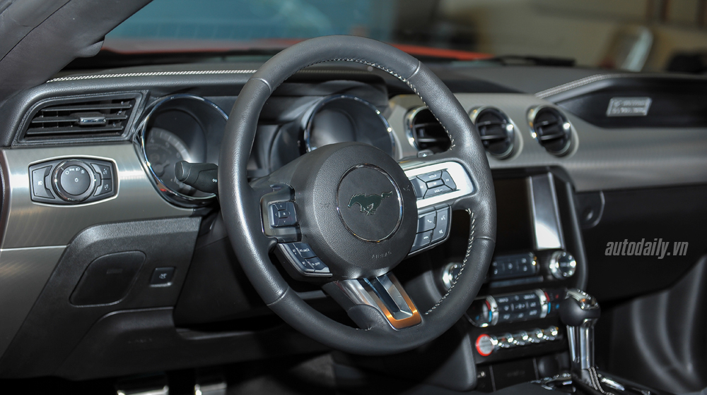 Ảnh chi tiết Ford Mustang bản kỉ niệm 50 năm Ford Mustang bản 50 năm (18)-1.jpg