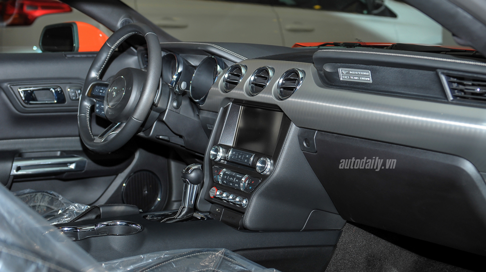 Ảnh chi tiết Ford Mustang bản kỉ niệm 50 năm Ford Mustang bản 50 năm (19)-1.jpg