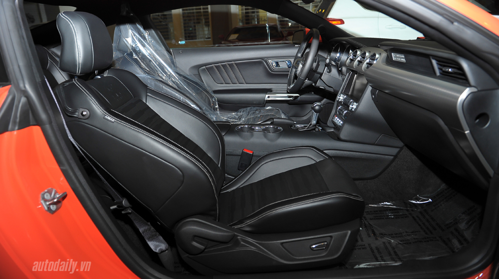 Ảnh chi tiết Ford Mustang bản kỉ niệm 50 năm Ford Mustang bản 50 năm (23)-1.jpg