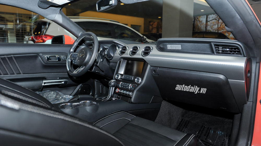 Ảnh chi tiết Ford Mustang bản kỉ niệm 50 năm Ford Mustang bản 50 năm (24).jpg