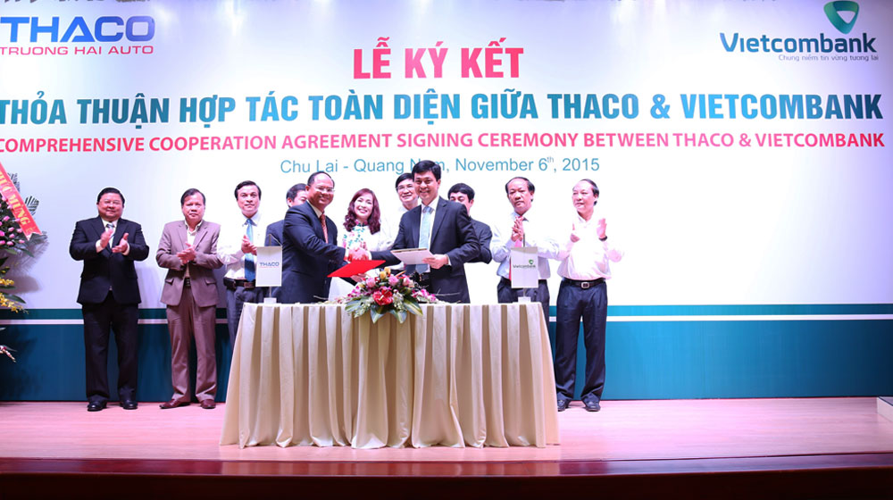 Thaco và Vietcombank: Ngân hàng “khỏe” bắt tay với Hãng xe “mạnh” PTGD-Tài-chính-Thaco-Vu-B-o-Qu-c---Hu-nh-Song-Hào-GD-kh-i-bán-l--VCB.jpg